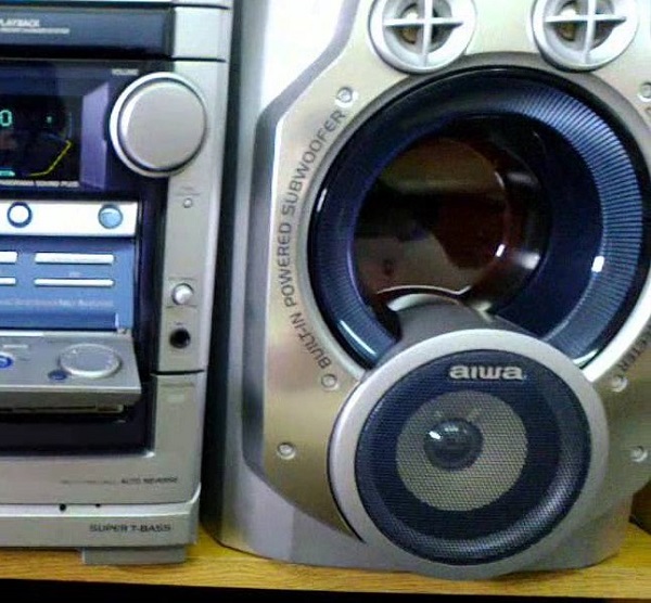 Aiwa built store in powered subwoofer